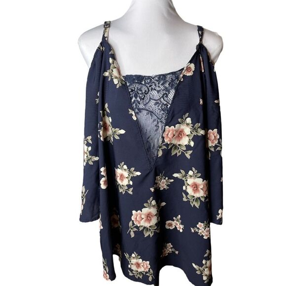 Torrid Floral print lace inset cold shoulder top 1 1x - Picture 4 of 12